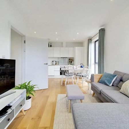Luxury 2 Bed 2 Bath With Balcony New Build Apartment *South Central London* Ngoại thất bức ảnh
