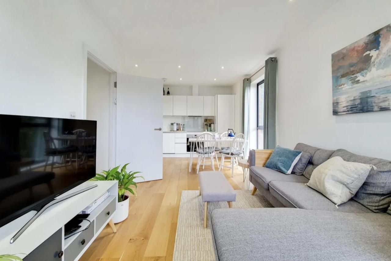 Luxury 2 Bed 2 Bath With Balcony New Build Apartment *South Central London* Ngoại thất bức ảnh