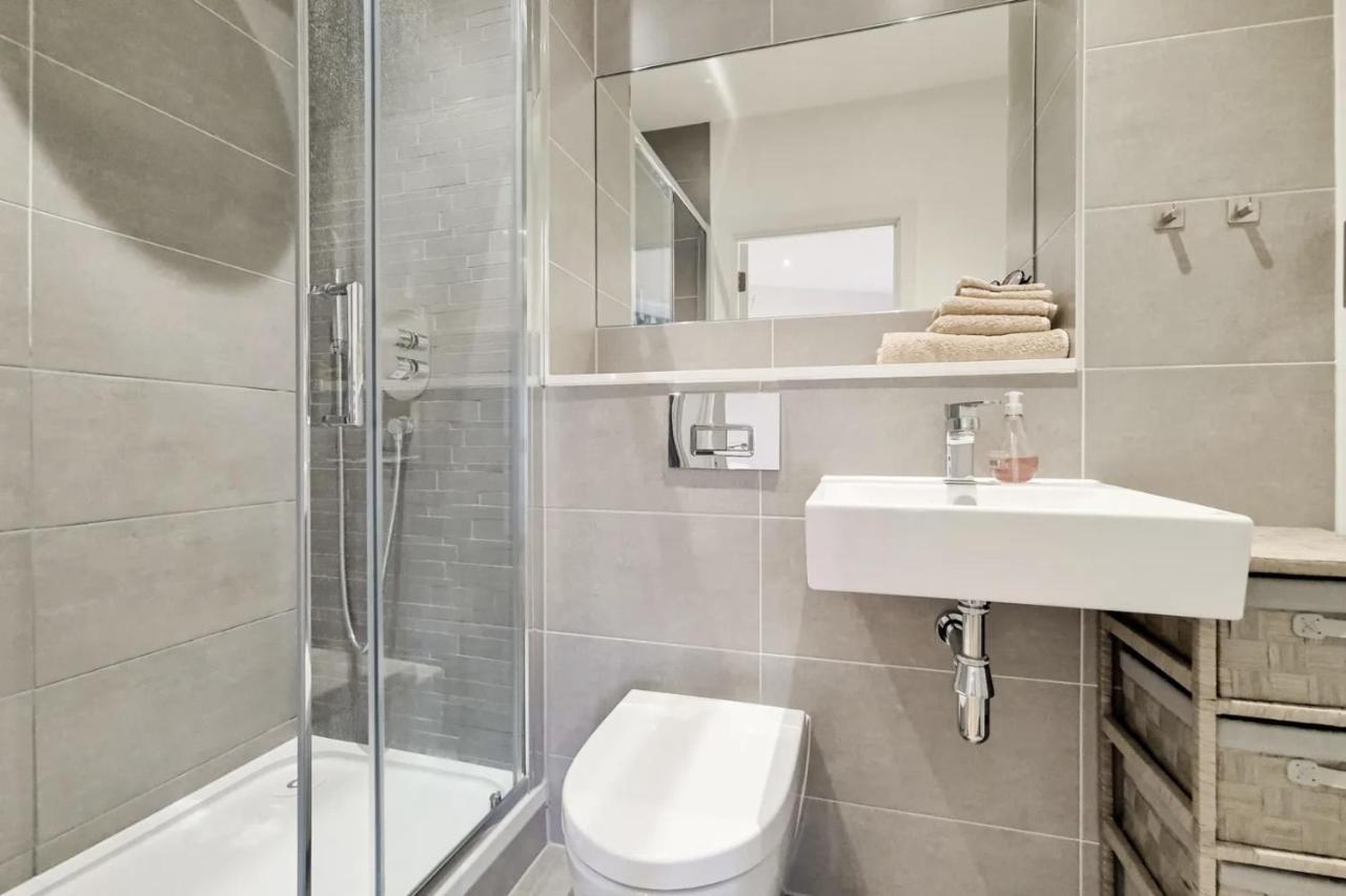 Luxury 2 Bed 2 Bath With Balcony New Build Apartment *South Central London* Ngoại thất bức ảnh