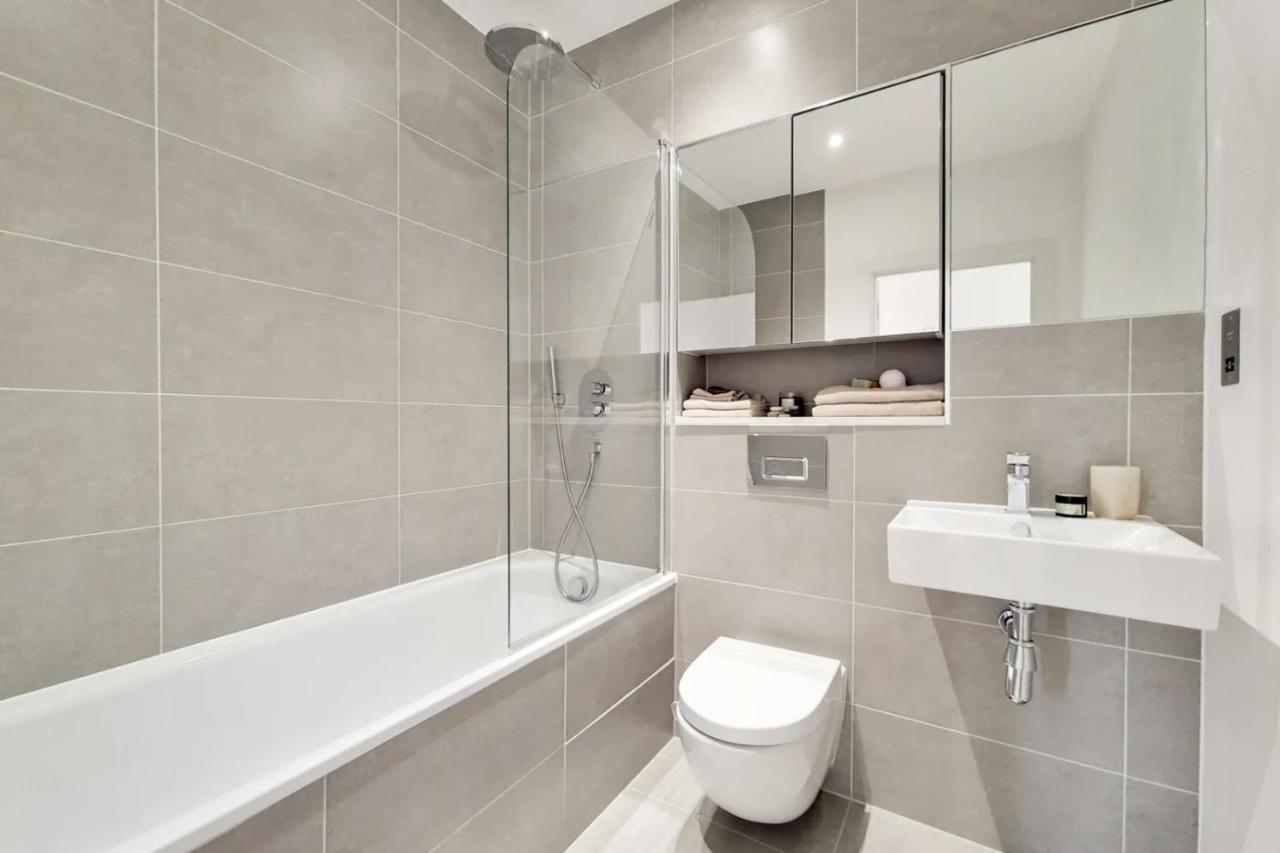 Luxury 2 Bed 2 Bath With Balcony New Build Apartment *South Central London* Ngoại thất bức ảnh
